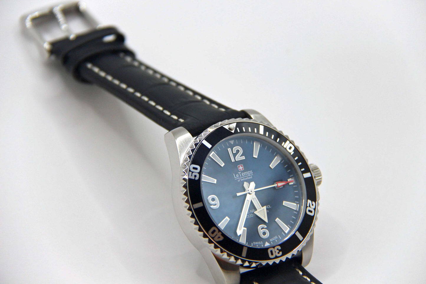 Le Temps Swiss Naval Patrol Diver 300m azul/negro cuero 43mm