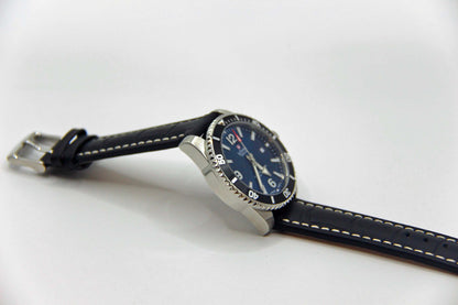 Le Temps Swiss Naval Patrol Diver 300m azul/negro cuero 43mm